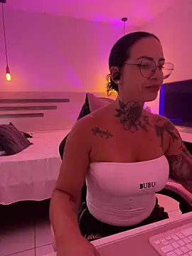 Snapshot of YasmimBrasil chatting on 03/02/26, 08:27 YasmimBrasil online show from 03/02/26, 08:27