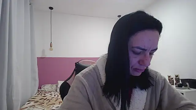 YasmimBrasil online show from 07/10/26, 06:46