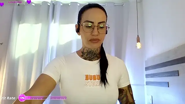 Snapshot of YasmimBrasil chatting on 12/17/25, 09:14 YasmimBrasil online show from 12/17/25, 09:14