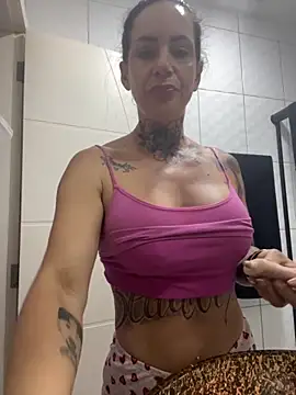 Snapshot of YasmimBrasil chatting on 11/04/25, 07:56 YasmimBrasil online show from 11/04/25, 07:56