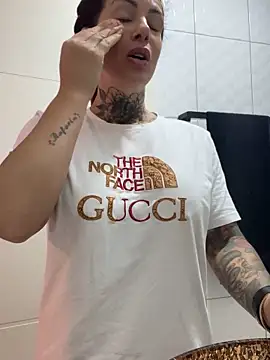 Snapshot of YasmimBrasil chatting on 10/30/25, 08:23 YasmimBrasil online show from 10/30/25, 08:23