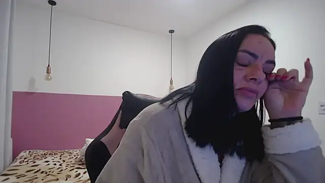YasmimBrasil online show from 07/05/26, 05:36