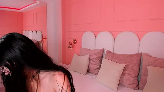 emilly williams  online show from 02/05/25, 05:09