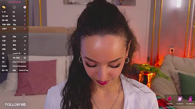 Lolly Neal online show from 04/12/26, 03:37