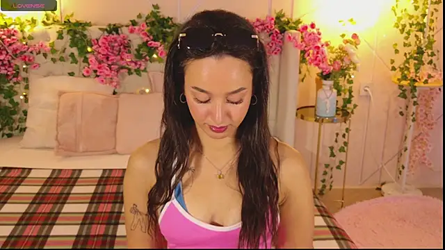 Lolly Neal online show from 10/18/25, 04:58