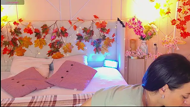 Lolly Neal online show from 11/11/25, 04:51