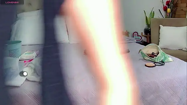 Snapshot of yanella_fire chatting on 06/15/26, 01:44 yanella fire online show from 06/15/26, 01:44