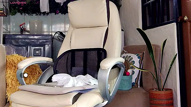 yanella fire online show from 03/29/26, 01:02