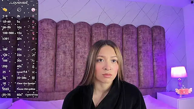 Snapshot of Victoria_Adams14 chatting on 03/19/25, 02:46 Victoria Adams14 online show from 03/19/25, 02:46