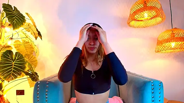 Snapshot of Victoria_Adams14 chatting on 03/18/25, 11:55 Victoria Adams14 online show from 03/18/25, 11:55