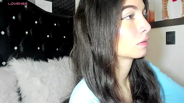 Snapshot of diana_queen_ chatting on 03/03/25, 09:48 diana queen online show from 03/03/25, 09:48