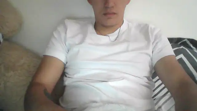 Snapshot of Estebitan_vm chatting on 11/11/25, 01:39 Estebitan vm online show from 11/11/25, 01:39