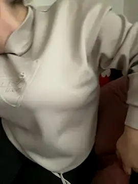 yzabell18 online show from 11/29/25, 12:38