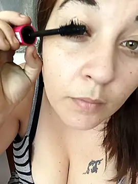 yzabell18 online show from 11/20/25, 12:28