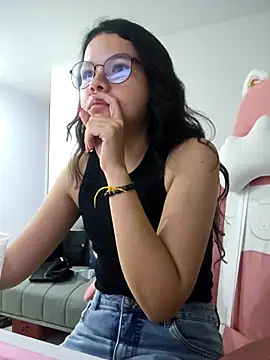 azumiichan online show from 10/18/25, 12:12