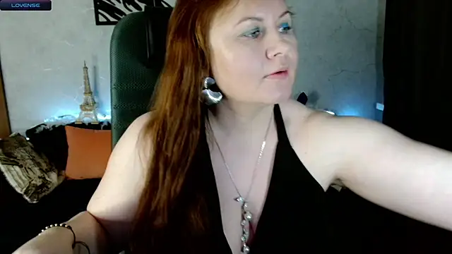 Nikki March online show from 11/11/25, 03:40