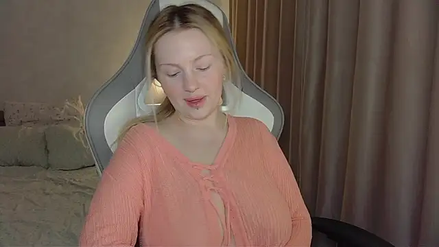 Snapshot of x_ivy_x chatting on 03/17/26, 03:59 x ivy x online show from 03/17/26, 03:59