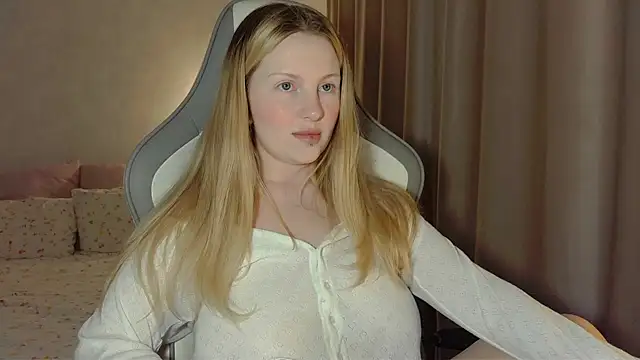 Snapshot of x_ivy_x chatting on 04/09/26, 05:08 x ivy x online show from 04/09/26, 05:08