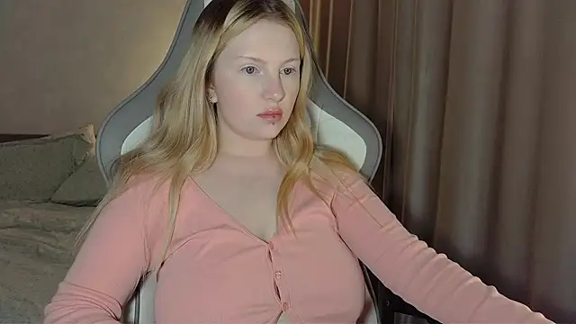 Snapshot of x_ivy_x chatting on 03/18/26, 05:14 x ivy x online show from 03/18/26, 05:14