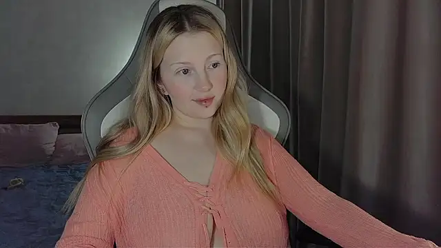 Snapshot of x_ivy_x chatting on 02/25/26, 05:02 x ivy x online show from 02/25/26, 05:02