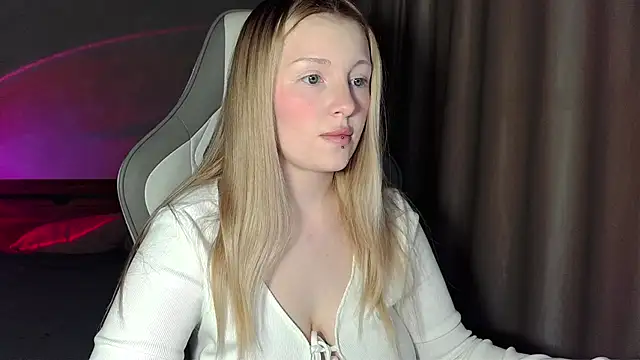 Snapshot of x_ivy_x chatting on 02/07/26, 03:53 x ivy x online show from 02/07/26, 03:53