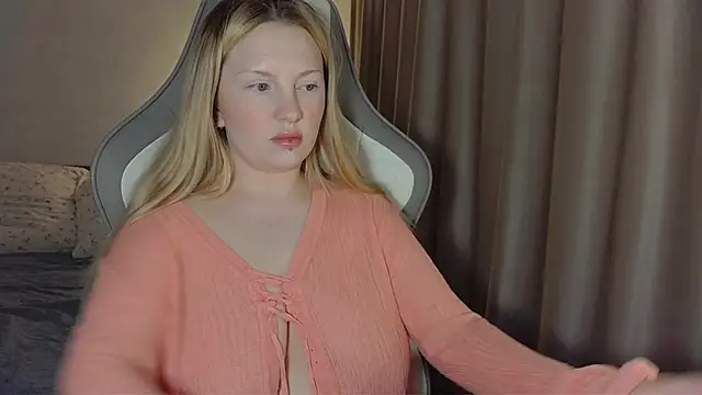 Snapshot of x_ivy_x chatting on 03/24/26, 05:35 x ivy x online show from 03/24/26, 05:35