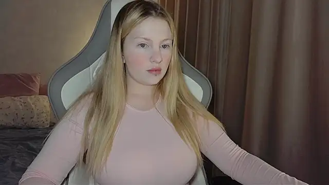 Snapshot of x_ivy_x chatting on 04/07/26, 05:04 x ivy x online show from 04/07/26, 05:04