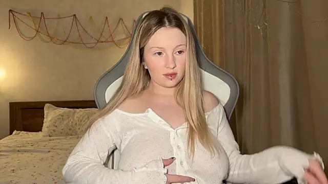 Snapshot of x_ivy_x chatting on 01/06/26, 03:49 x ivy x online show from 01/06/26, 03:49