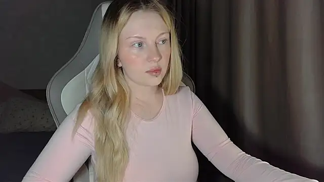 Snapshot of x_ivy_x chatting on 04/14/26, 05:29 x ivy x online show from 04/14/26, 05:29