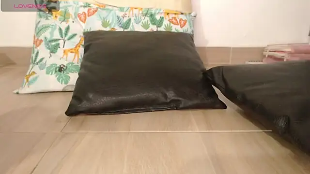 staylor29 online show from 04/30/26, 10:58