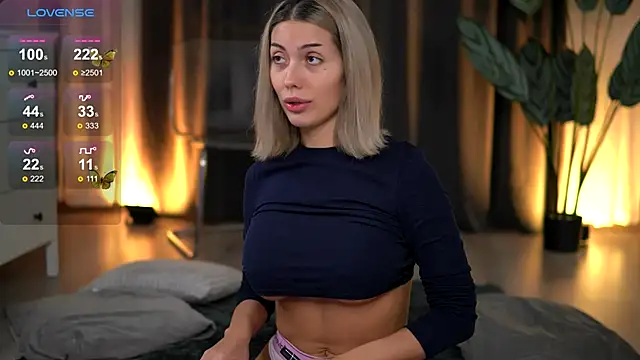 AudreyZanne online show from 12/19/25, 08:17