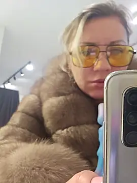 Snapshot of zarina3003 chatting on 12/15/25, 08:25 zarina3003 online show from 12/15/25, 08:25