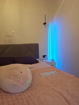 Snapshot of zarina3003 chatting on 12/18/25, 11:36 zarina3003 online show from 12/18/25, 11:36