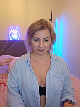 Snapshot of zarina3003 chatting on 12/17/25, 09:53 zarina3003 online show from 12/17/25, 09:53