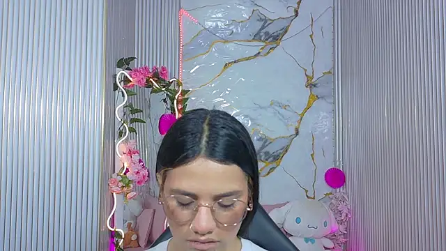 Snapshot of Chiara_tay chatting on 06/09/26, 07:26 Chiara tay online show from 06/09/26, 07:26