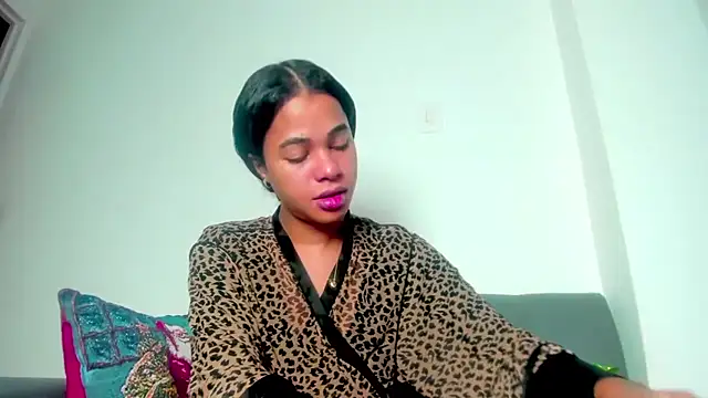 meghanSusexx online show from 12/14/25, 02:29