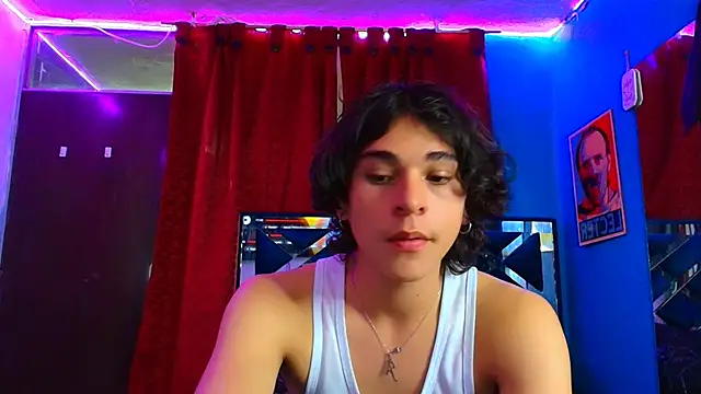 Snapshot of Luke_Howland chatting on 02/28/25, 03:48 Luke Howland online show from 02/28/25, 03:48