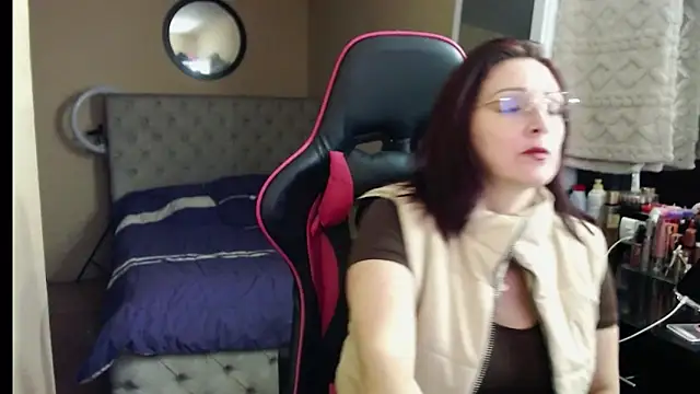 Carol Scottt online show from 11/11/25, 05:02