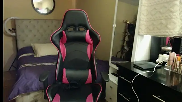 Carol Scottt online show from 10/04/25, 04:41