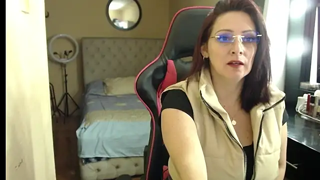 Carol Scottt online show from 12/21/25, 07:54