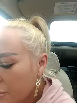 Snapshot of blonda-sexy chatting on 11/09/25, 10:41 blonda-sexy online show from 11/09/25, 10:41