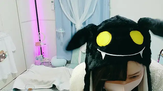 Snapshot of MEI--55 chatting on 10/31/25, 09:06 MEI--55 online show from 10/31/25, 09:06