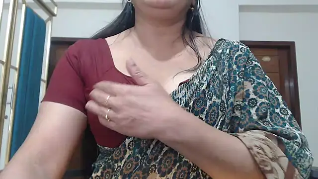 Snapshot of desi-maisa130 chatting on 04/27/26, 04:05 desi-maisa130 online show from 04/27/26, 04:05