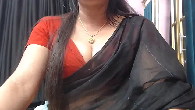 Snapshot of desi-maisa130 chatting on 10/15/25, 04:15 desi-maisa130 online show from 10/15/25, 04:15