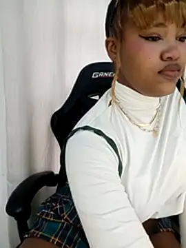 charmainexxx online show from 11/04/25, 01:15