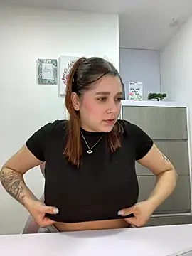 Snapshot of SophiaLaurens chatting on 03/15/25, 10:00 SophiaLaurens online show from 03/15/25, 10:00