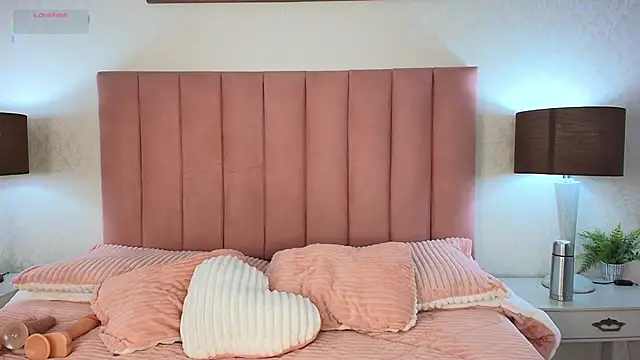 celine golden1 online show from 11/11/25, 10:58