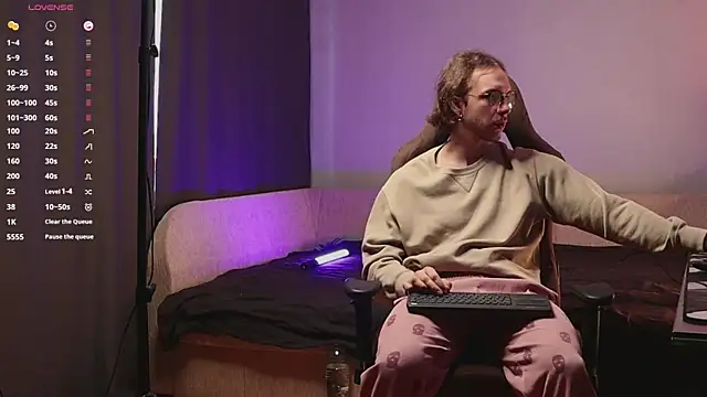 pleasure8869 online show from 03/17/25, 04:29