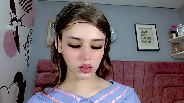Snapshot of ValeriaAguilar chatting on 02/13/25, 11:04 ValeriaAguilar online show from 02/13/25, 11:04