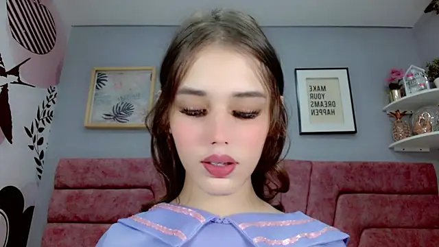 Snapshot of ValeriaAguilar chatting on 03/16/25, 01:17 ValeriaAguilar online show from 03/16/25, 01:17